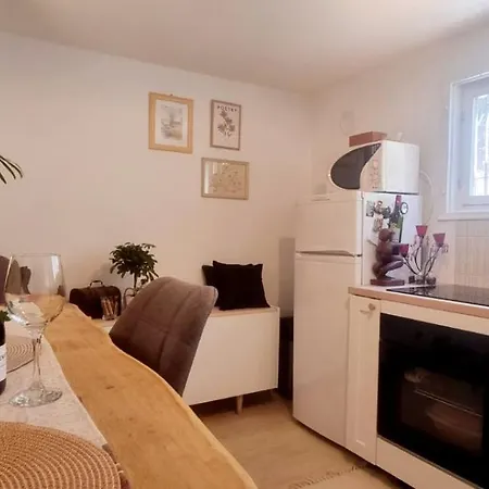 Grotta شقة بولا